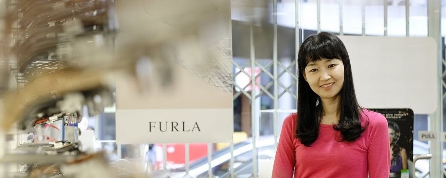 We carry a large range of quality optical and sunglasses frames and the latest progressive or multifocal lenses. Our staff will help you select frames of the correct size and shape so they not only look good but also fit well.